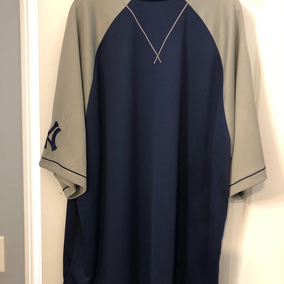 NYY 2X Large MLB Shirt Blue-Gray Embroidered - Picture 3 of 4